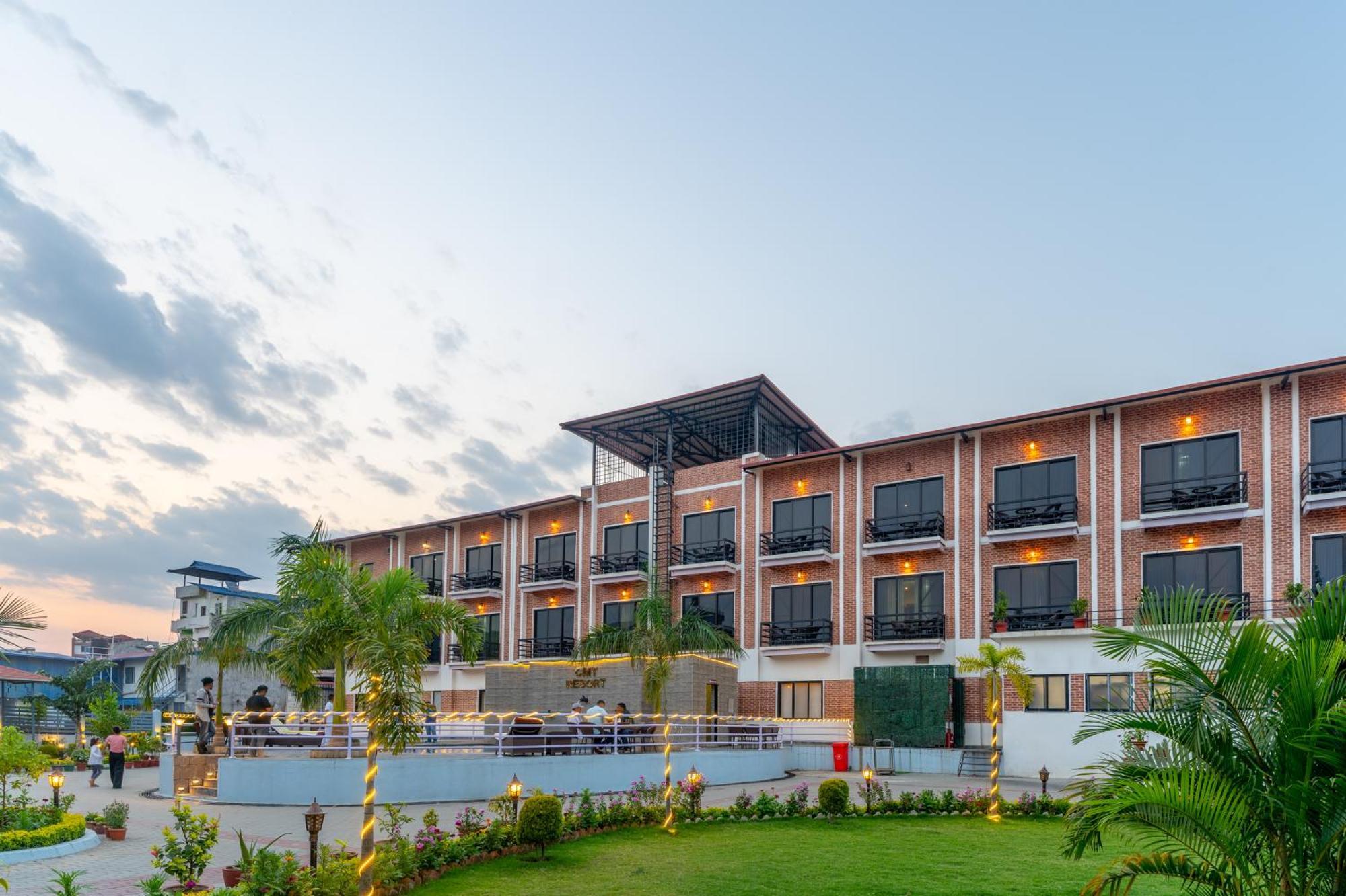 Chitwan Mid Town Resort Bharatpur  Exterior foto